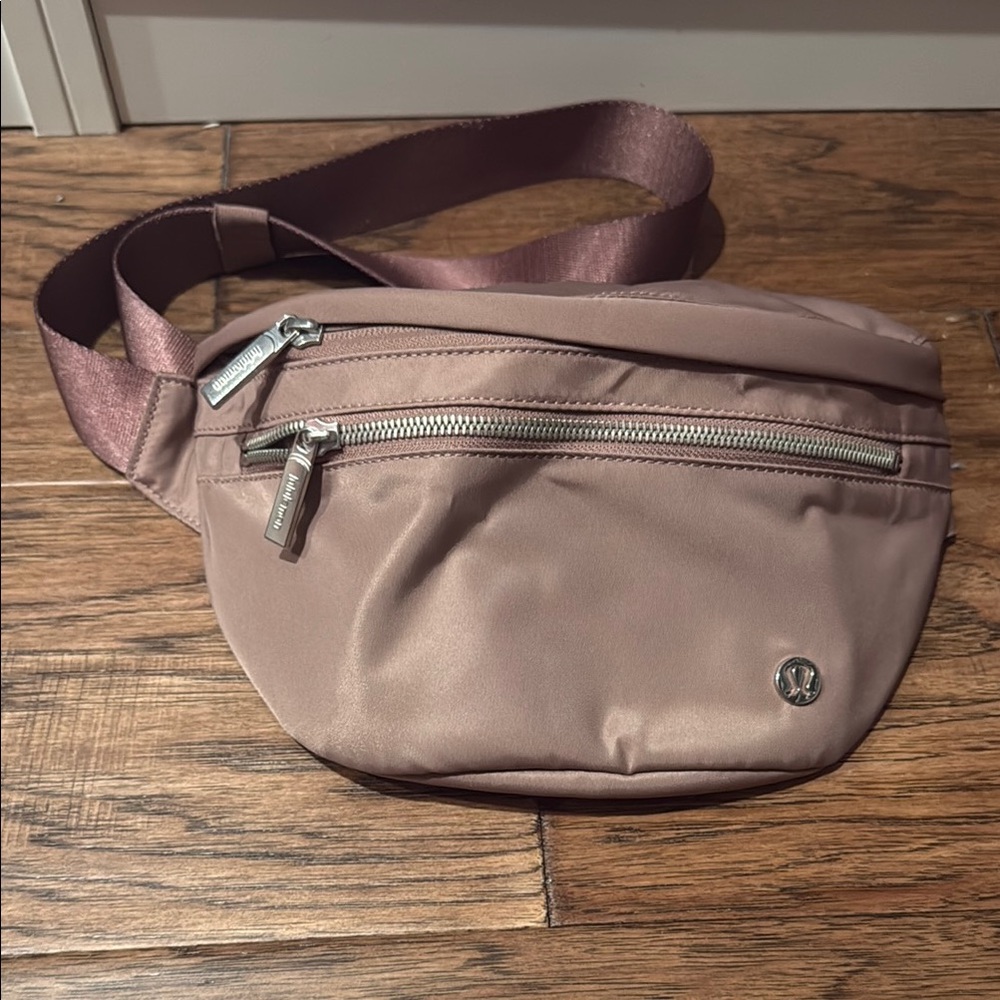 lululemon athletica Mini Bag in Mauve